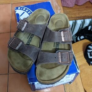 Birkenstock Arizona's in Havana color.